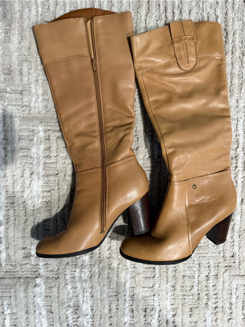 7 1/2 medium bass Casey knee-high boots
